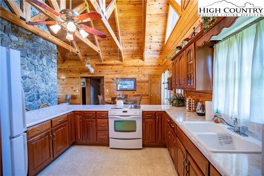 Image number 4 for the current listing