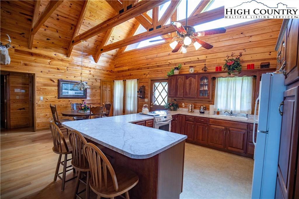 Image number 6 for the current listing