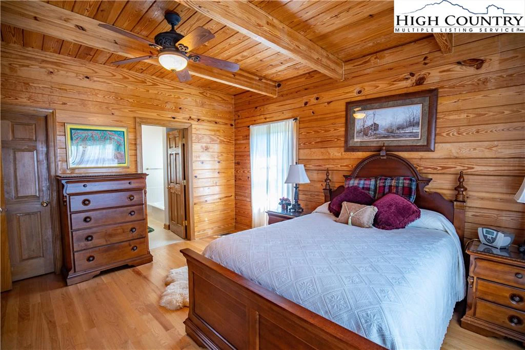 Image number 8 for the current listing