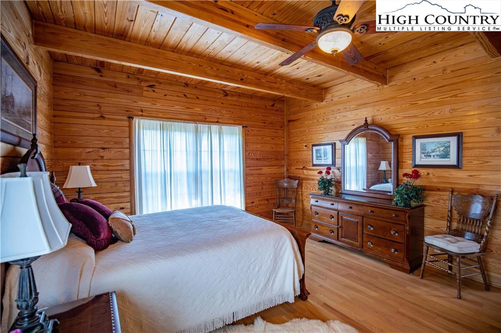Image number 9 for the current listing