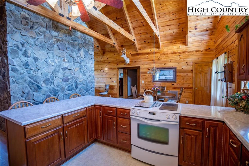 Image number 18 for the current listing