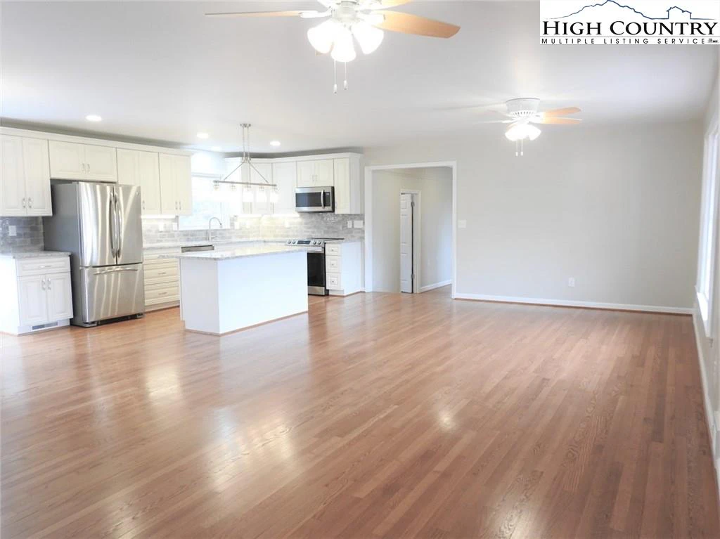 Image number 1 for the current listing