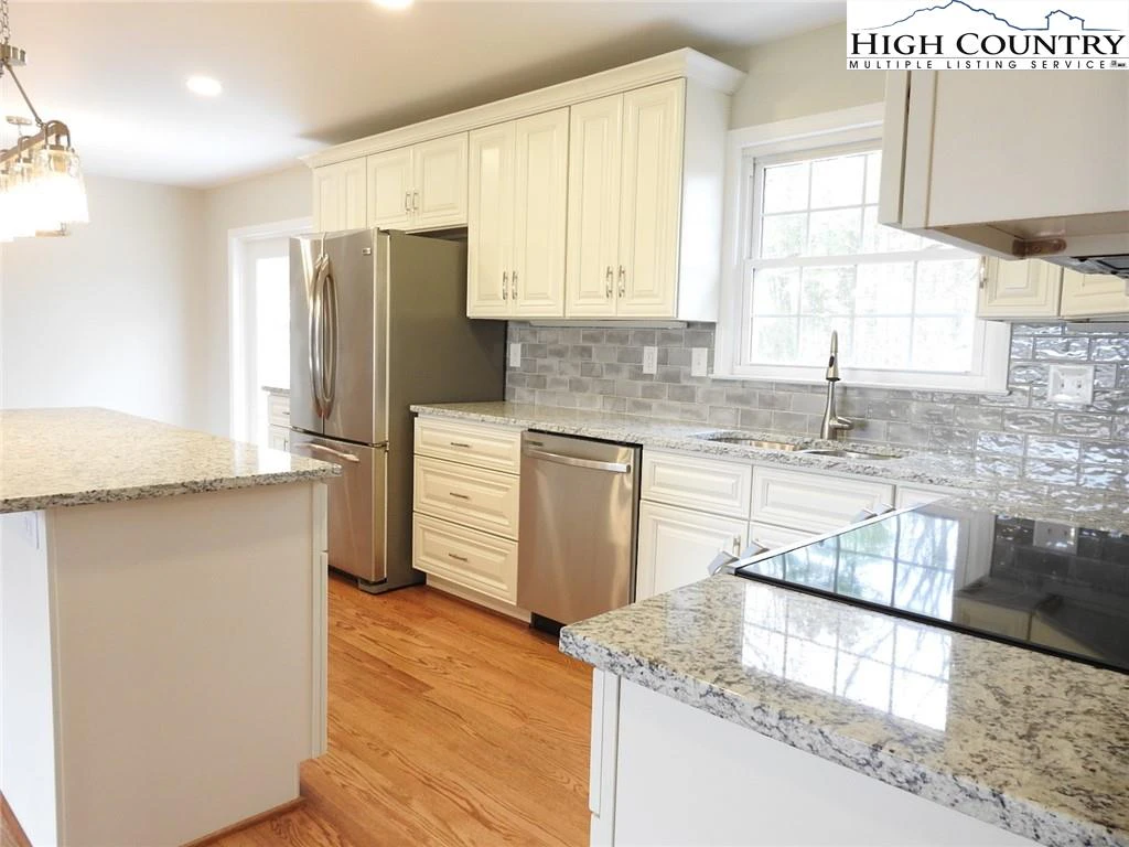 Image number 2 for the current listing