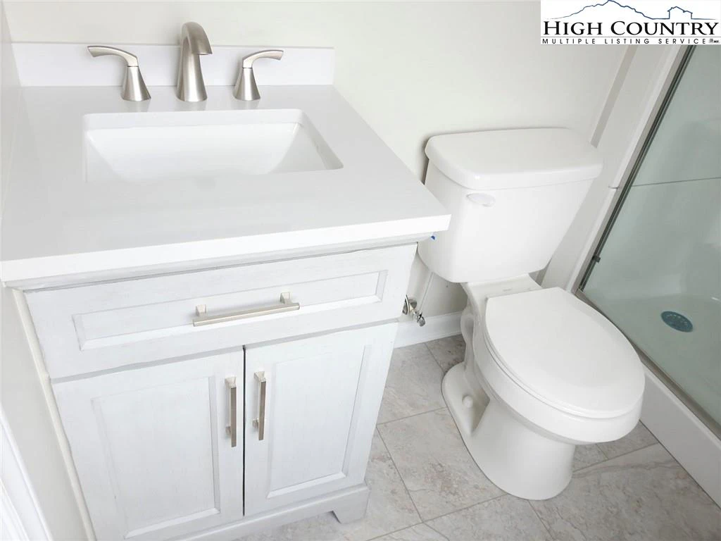 Image number 11 for the current listing