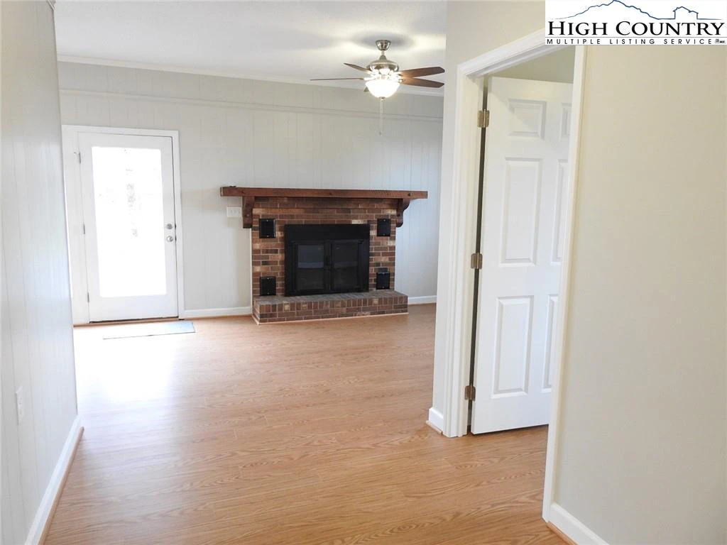 Image number 8 for the current listing