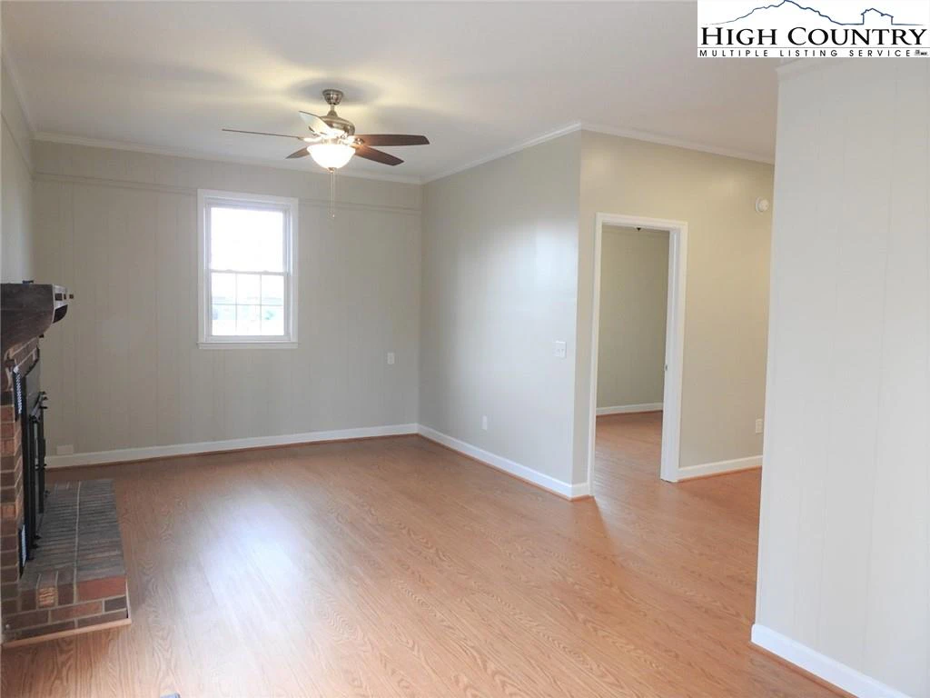Image number 7 for the current listing