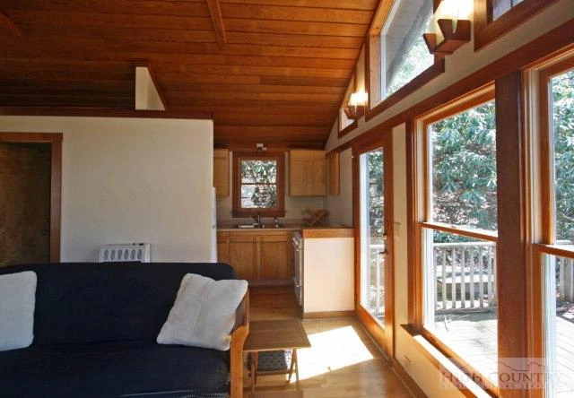 Image number 11 for the current listing
