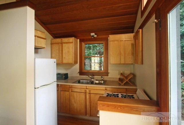 Image number 12 for the current listing