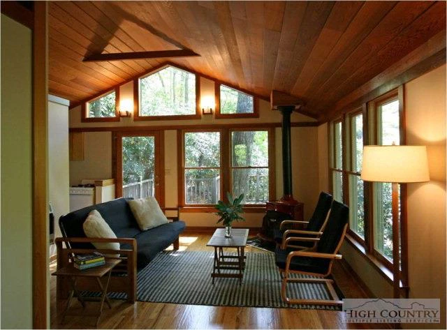 Image number 3 for the current listing