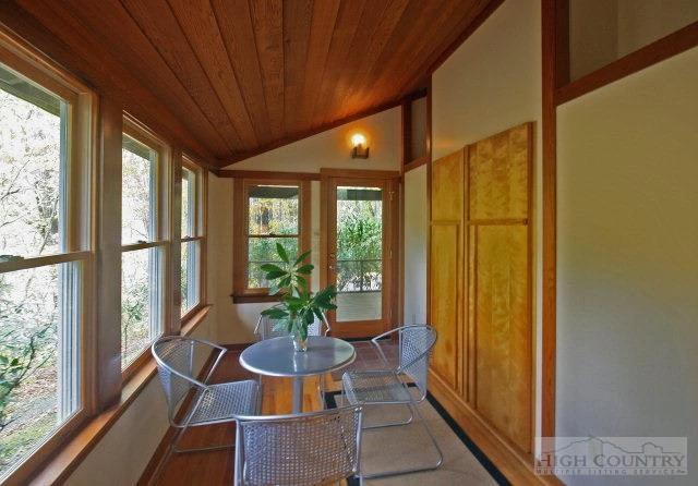 Image number 10 for the current listing