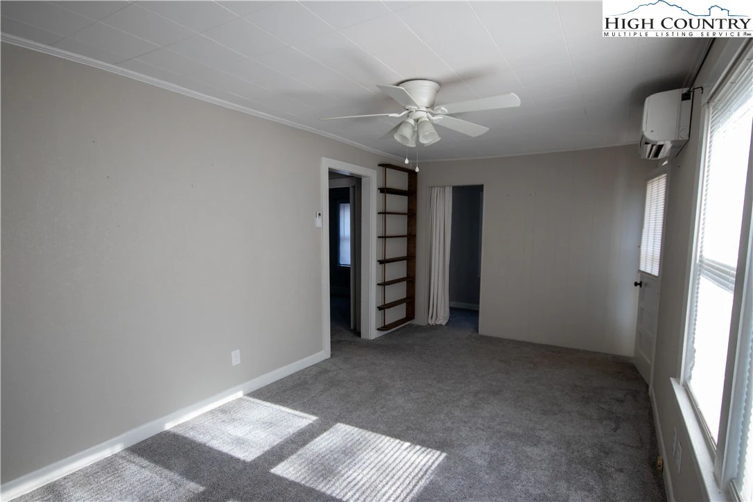 Image number 20 for the current listing