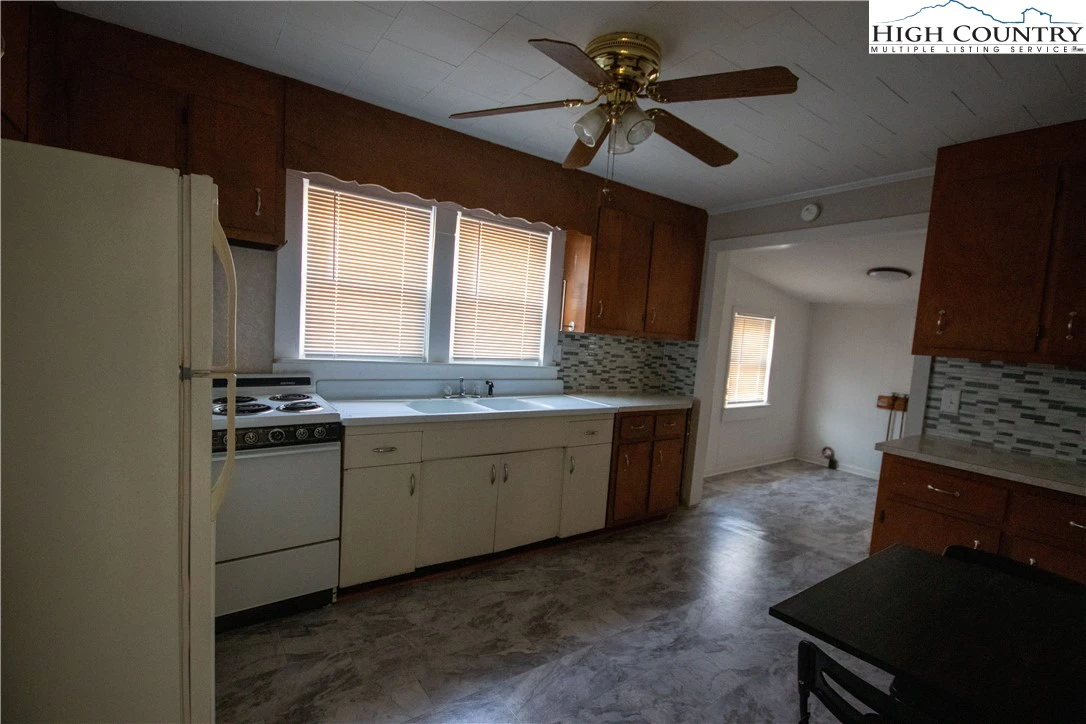 Image number 3 for the current listing