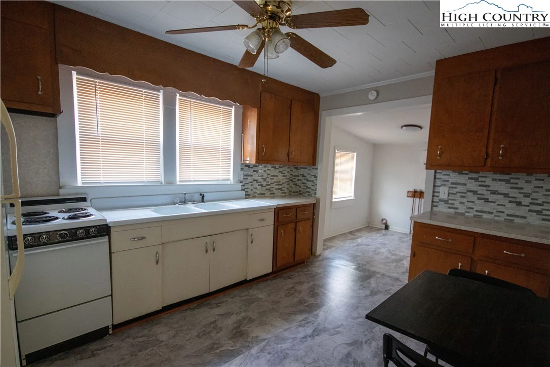 Image number 4 for the current listing