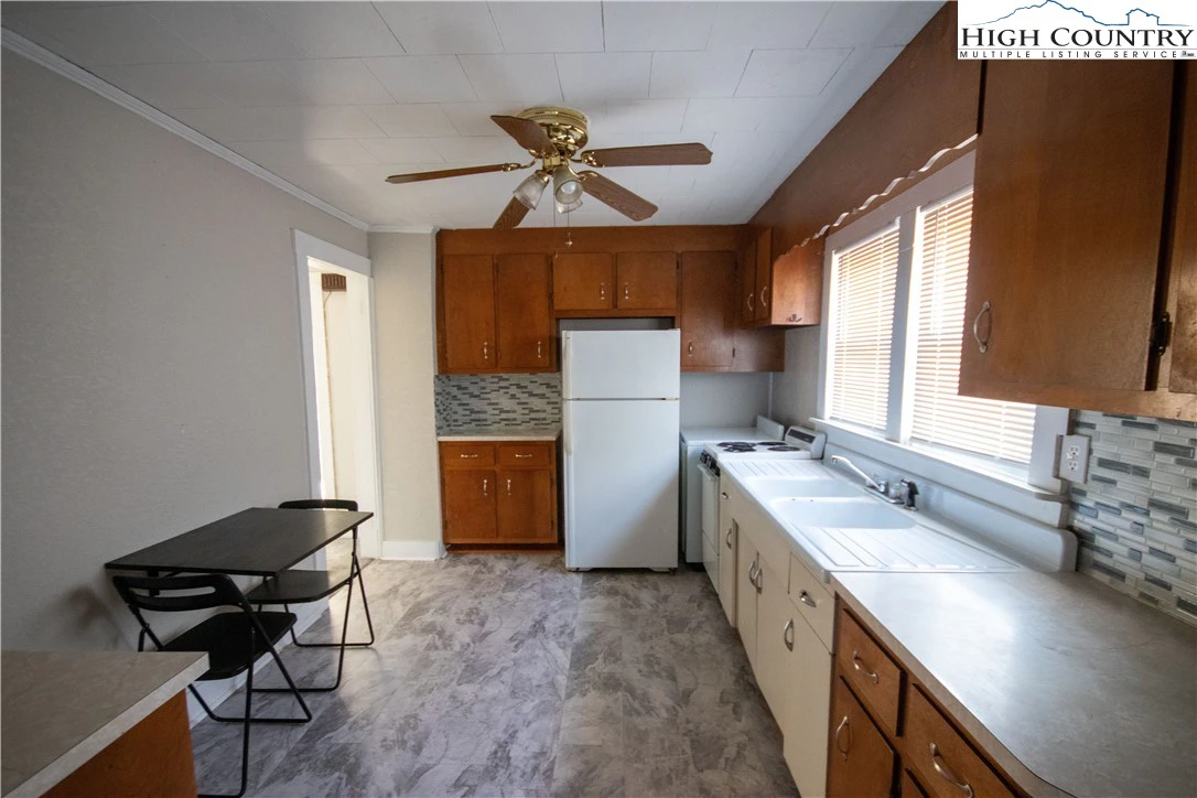 Image number 7 for the current listing