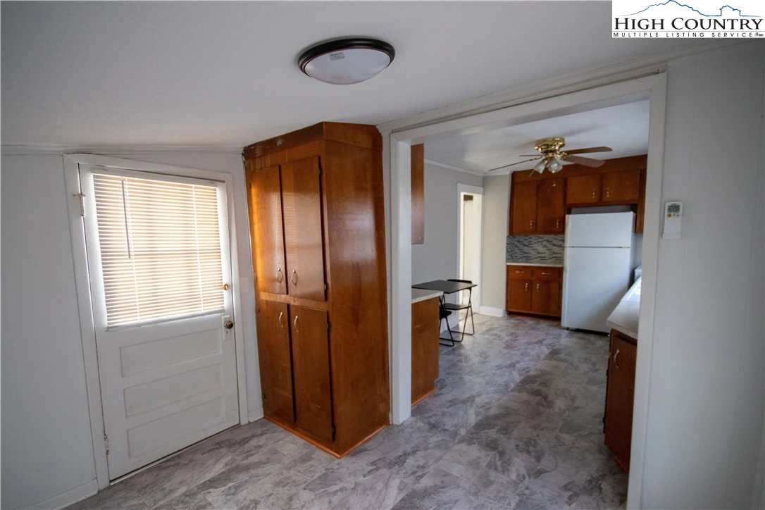 Image number 9 for the current listing