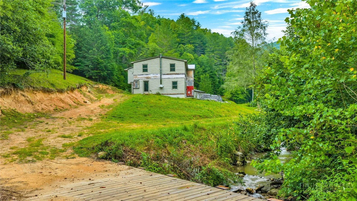 Image number 17 for the current listing