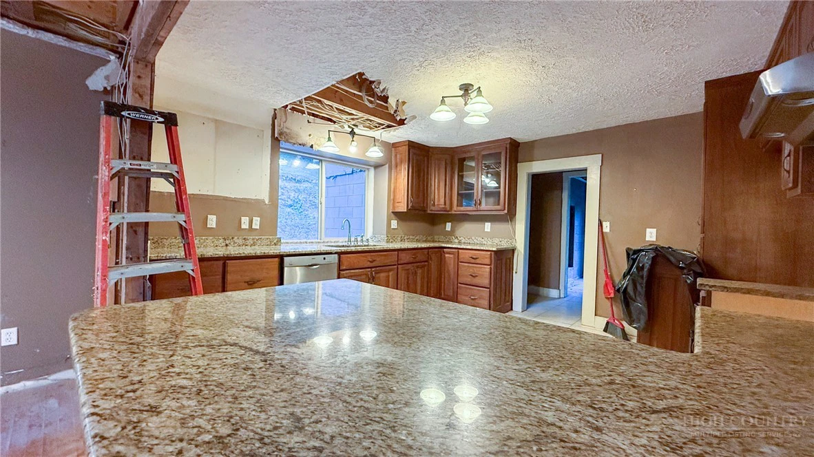 Image number 2 for the current listing