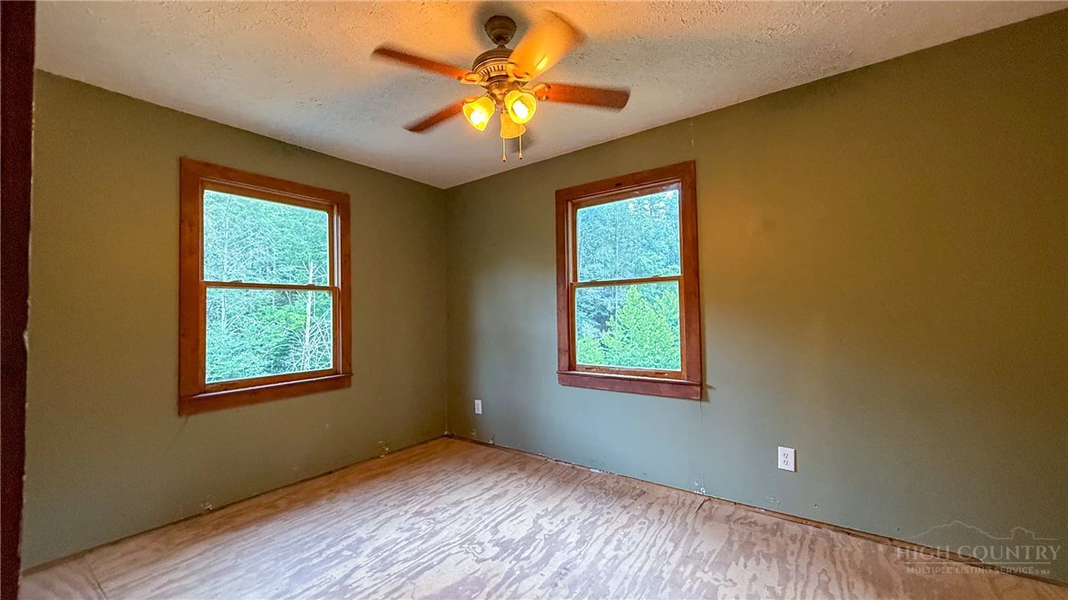 Image number 5 for the current listing