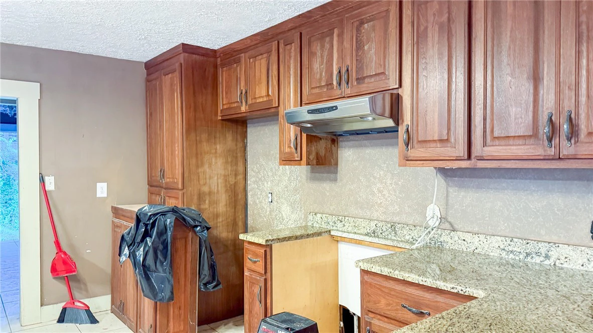 Image number 10 for the current listing