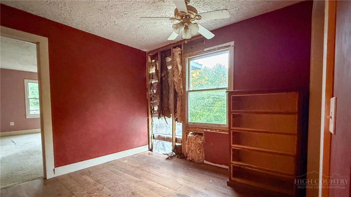 Image number 11 for the current listing