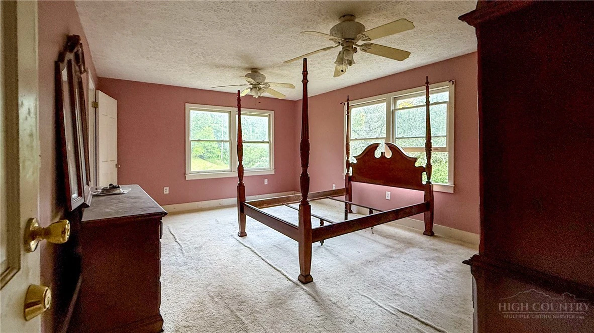 Image number 12 for the current listing