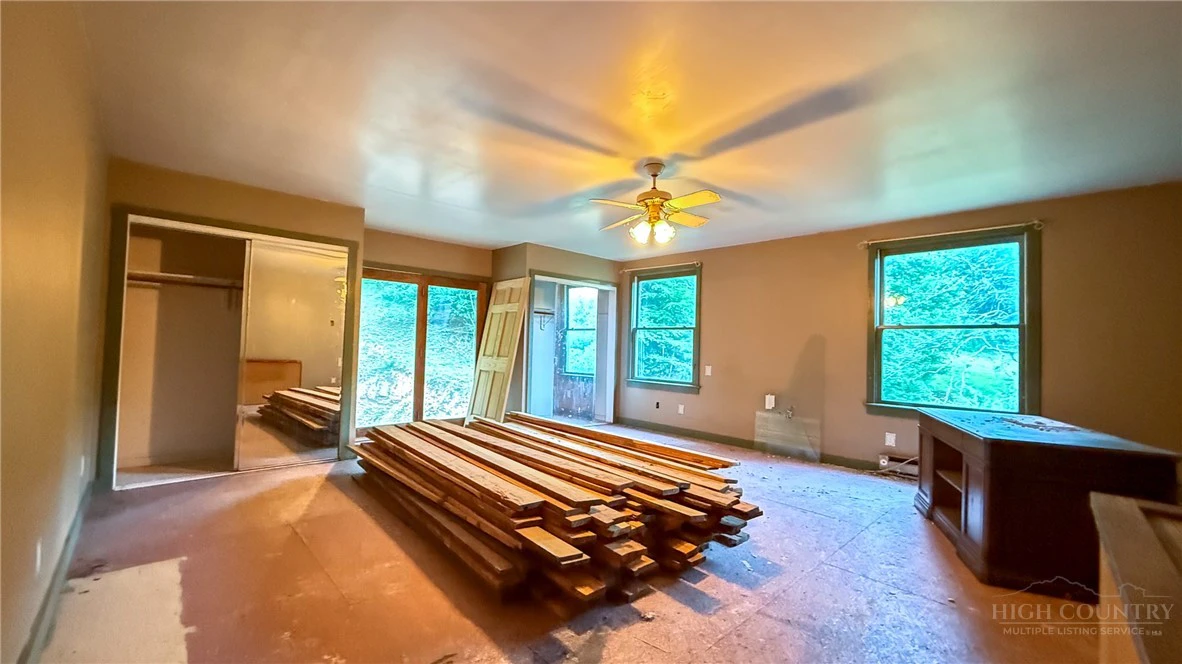 Image number 13 for the current listing