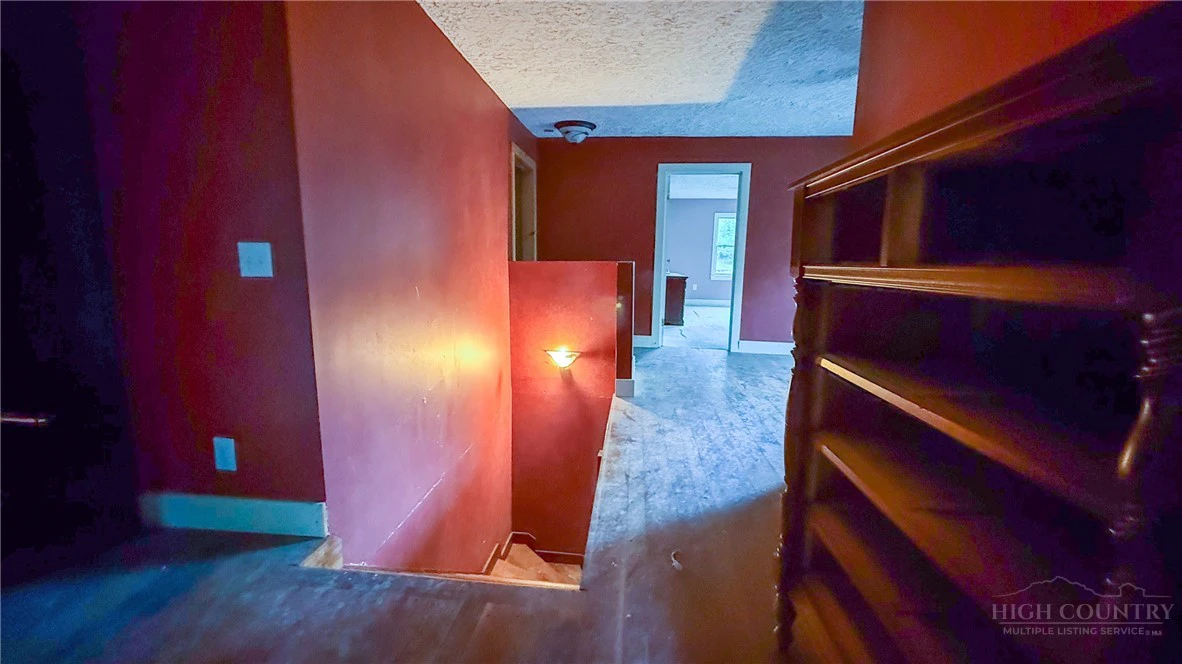 Image number 15 for the current listing