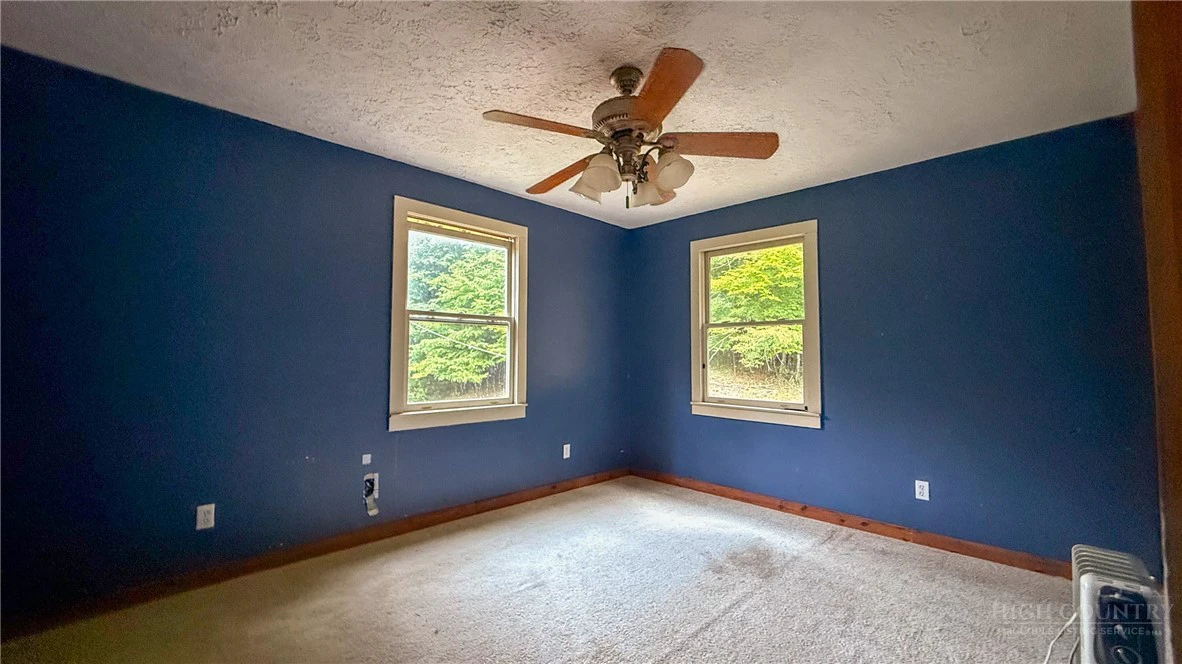 Image number 16 for the current listing