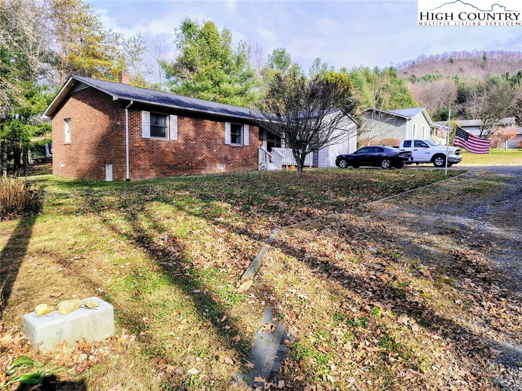 Image number 1 for the current listing