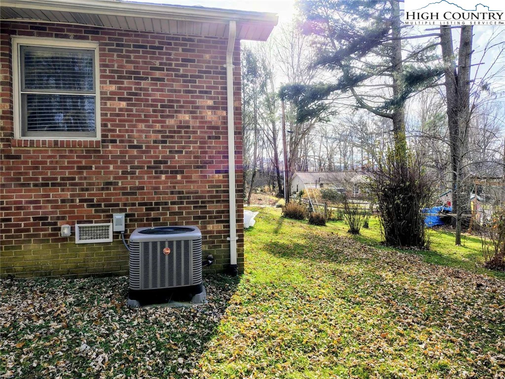 Image number 21 for the current listing