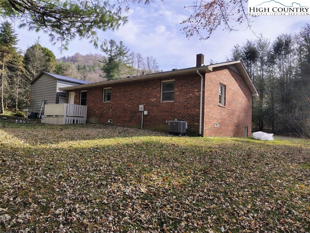 Image number 19 for the current listing