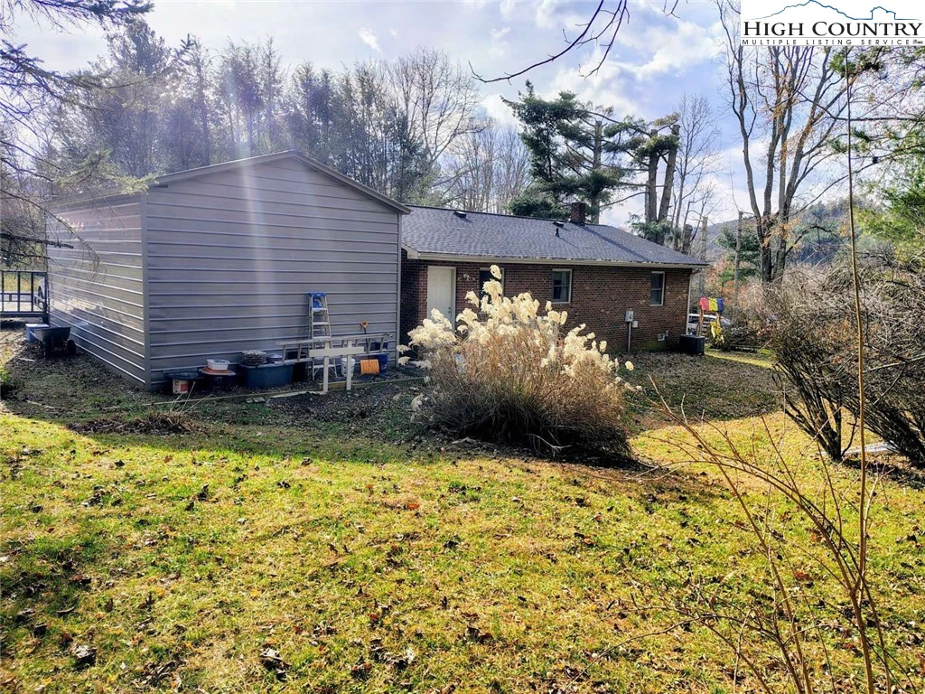 Image number 17 for the current listing