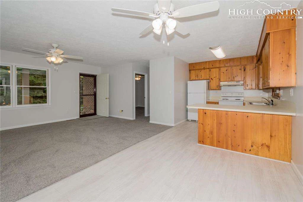 Image number 1 for the current listing