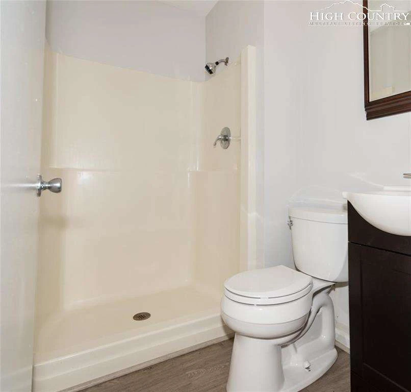 Image number 19 for the current listing