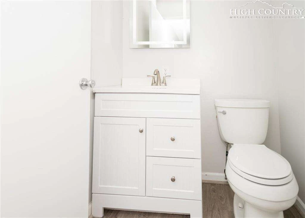 Image number 2 for the current listing