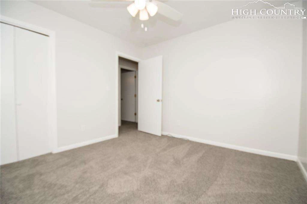 Image number 15 for the current listing