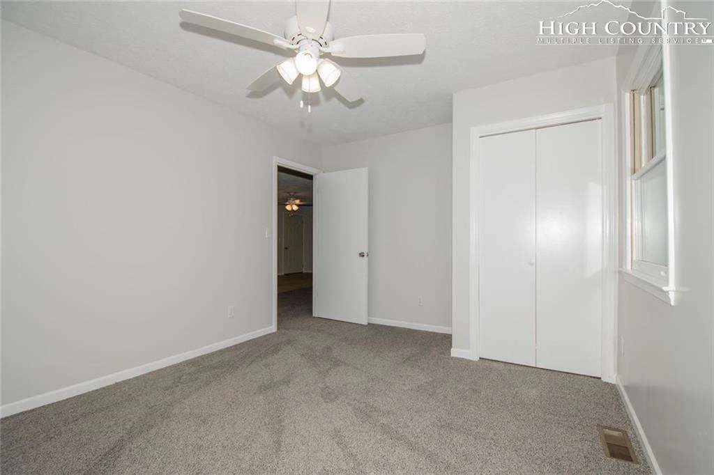 Image number 21 for the current listing