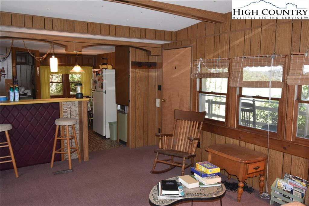 Image number 11 for the current listing