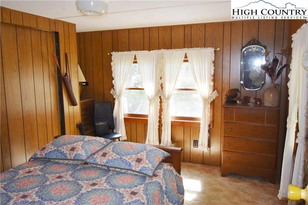 Image number 3 for the current listing