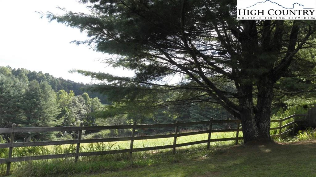 Image number 19 for the current listing