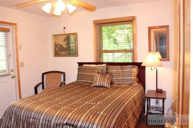 Image number 15 for the current listing