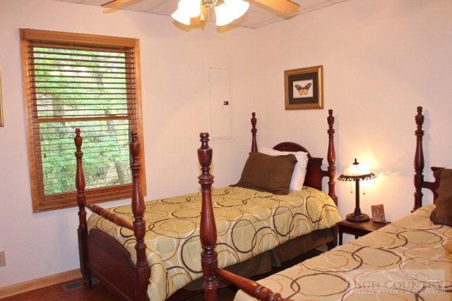 Image number 5 for the current listing