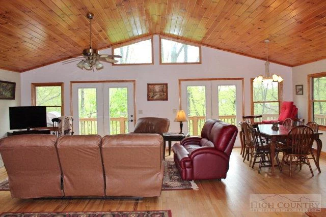 Image number 8 for the current listing