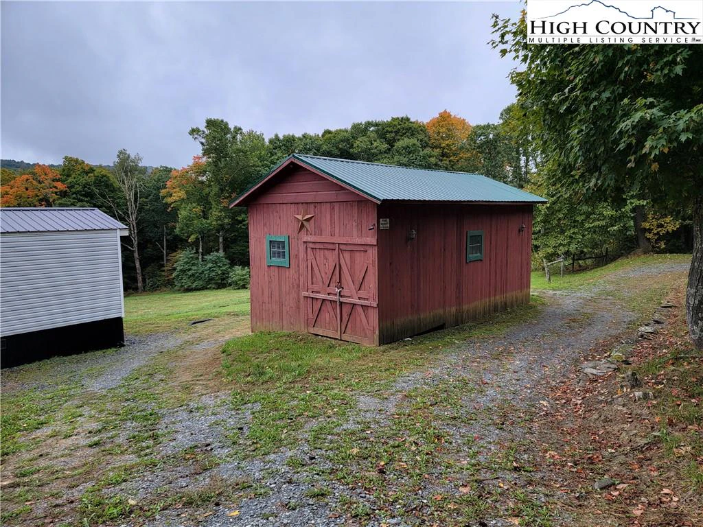 Image number 14 for the current listing