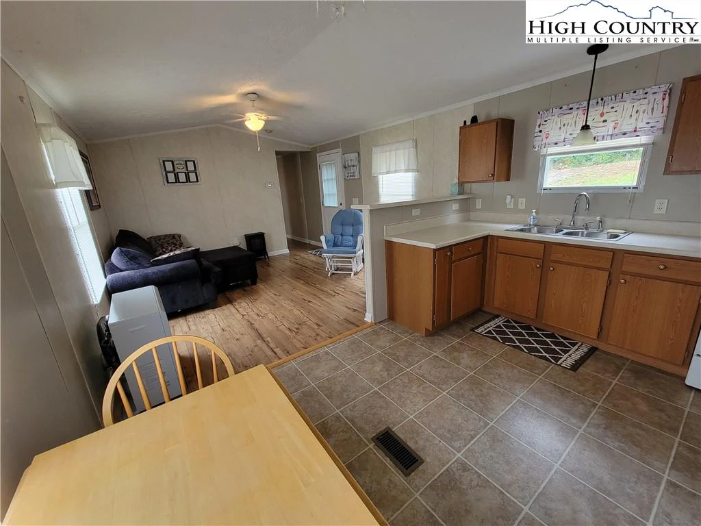 Image number 7 for the current listing
