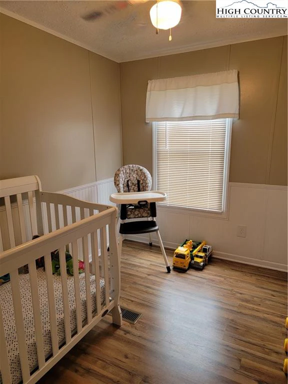 Image number 9 for the current listing