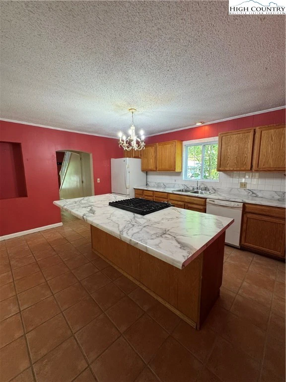Image number 14 for the current listing