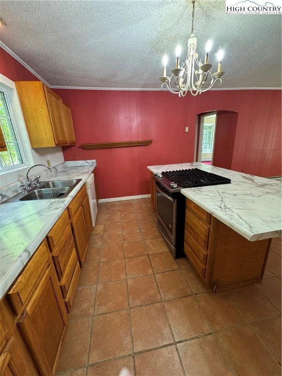 Image number 19 for the current listing