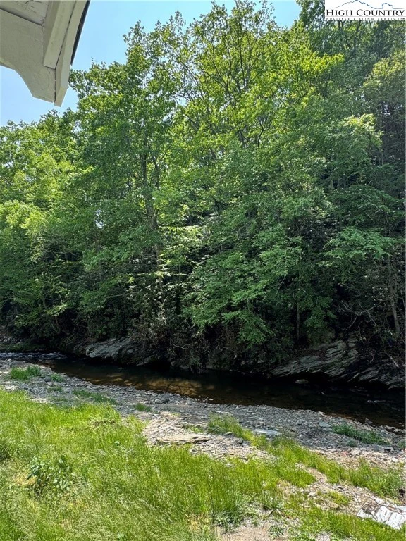 Image number 18 for the current listing