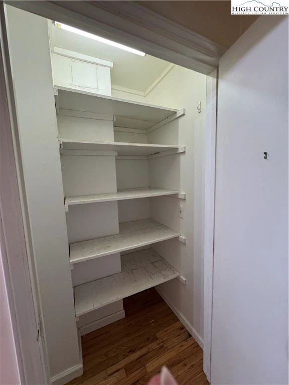 Image number 9 for the current listing
